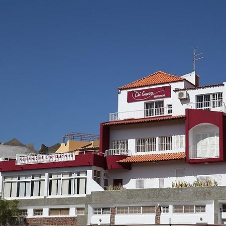 Residencial Che Guevara Bed & Breakfast Mindelo Bagian luar foto