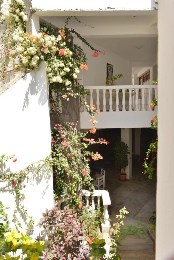 Residencial Che Guevara Bed & Breakfast Mindelo Bagian luar foto