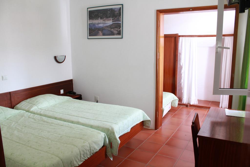 Residencial Che Guevara Bed & Breakfast Mindelo Ruang foto