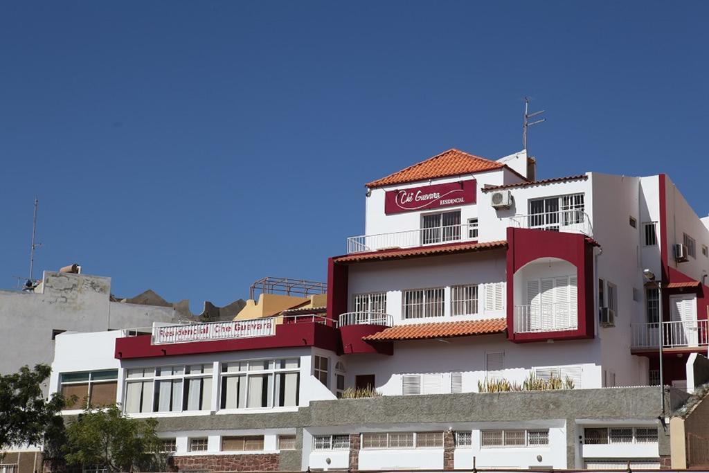 Residencial Che Guevara Bed & Breakfast Mindelo Bagian luar foto