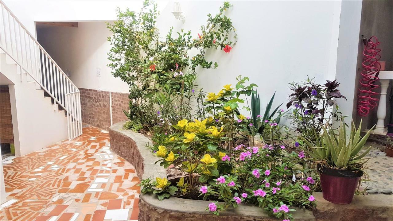 Residencial Che Guevara Bed & Breakfast Mindelo Bagian luar foto