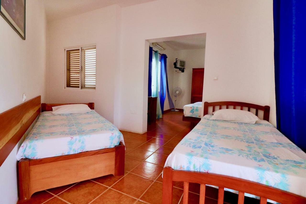 Residencial Che Guevara Bed & Breakfast Mindelo Bagian luar foto